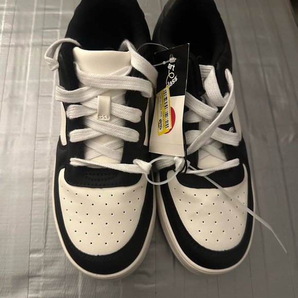 Art class sneakers Boy size 5 NEW!! - Picture 2 of 3